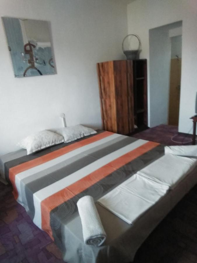Guest House Viola Ezerets Esterno foto