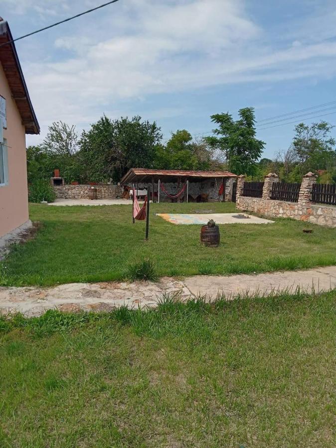 Guest House Viola Ezerets Esterno foto