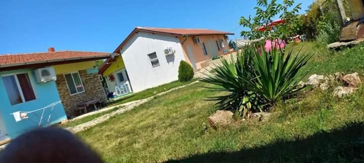 Guest House Viola Ezerets Esterno foto